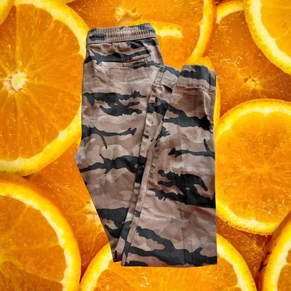 Across The Pond Mens Camouflage Cargo Pants Size‎ Medium Jogger Style Pants